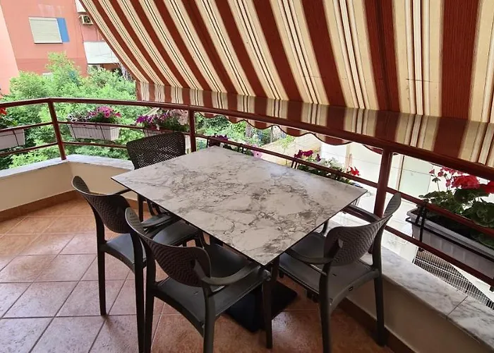 Apartment Family In *