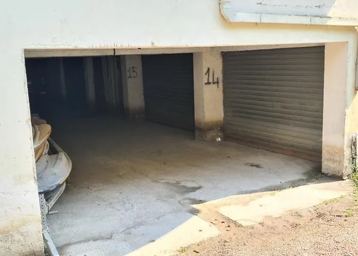 Family In Apartman Golem